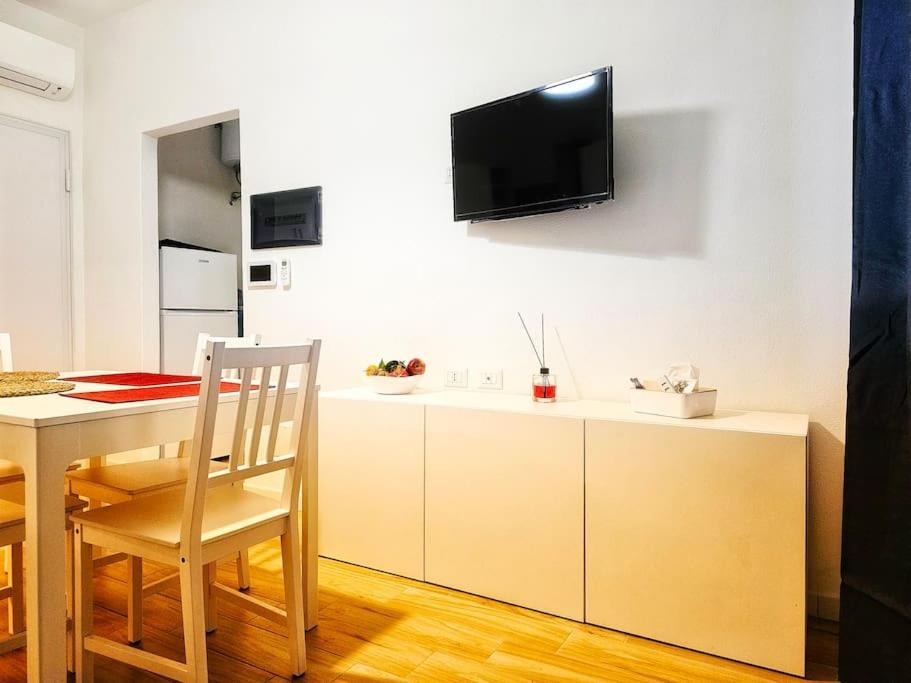 A Pirri, Via E. Toti. Cagliari. Rosas Rooms. *