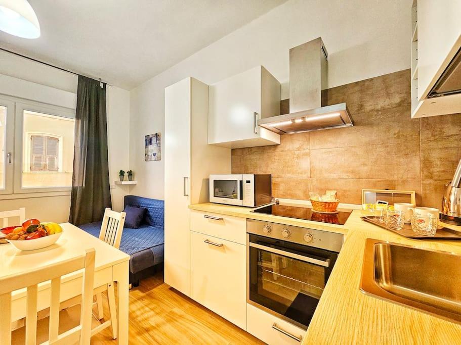 A Pirri, Via E. Toti. Cagliari. Rosas Rooms.