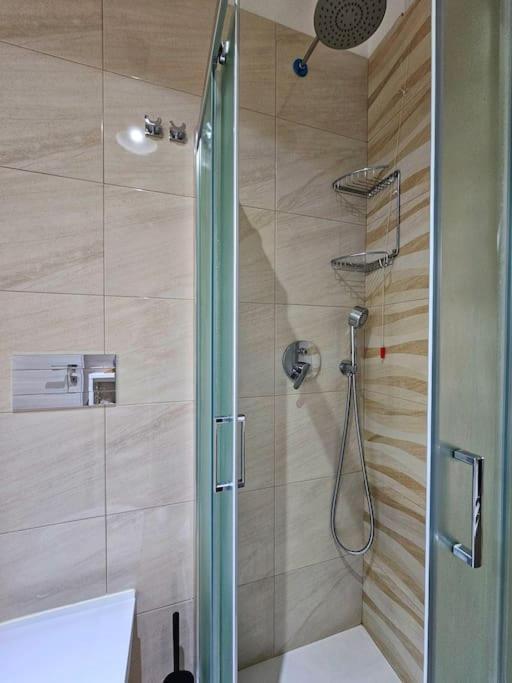 A Pirri, Via E. Toti. Cagliari. Rosas Rooms. Appartement *